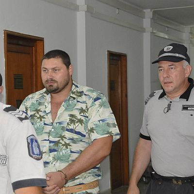 Стойчо Калоянов е признат за виновен в това, че от декември 2007 г. до юли 2008 г. е образувал и ръководил организирана престъпн