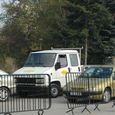 София оглежда 15 училища за подземни паркинги