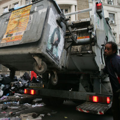 Фирмите за чистота обещали за два-три дни боклукът да е само лош спомен