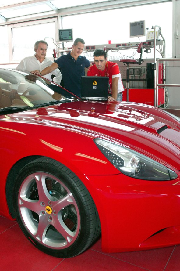 Михаел Шумахер приключи с тестовете на Ferrari California