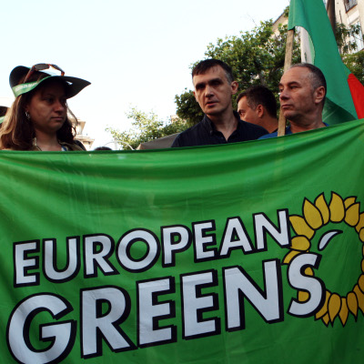 Група еколози от партия  Зелените  протестират срещу промяната на общия градоустройствен план на град Царево