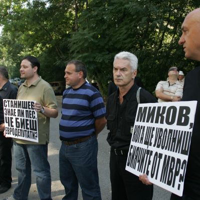 Атакисти причакаха Станишев пред РПУ