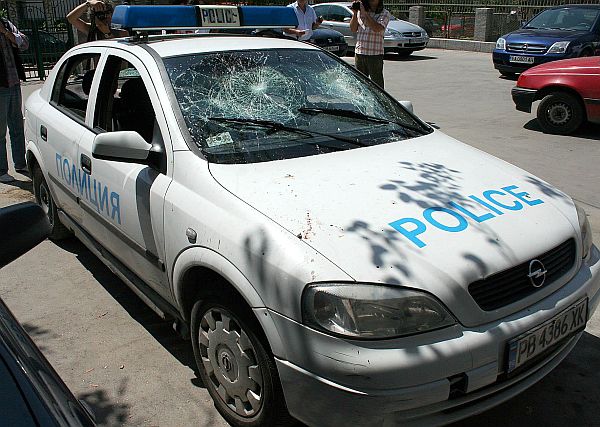 Колата на пострадалите полицаи в Пловдив