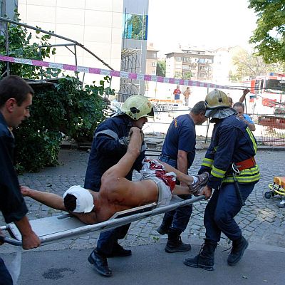 Скеле рухна в центъра на София, ранен е човек