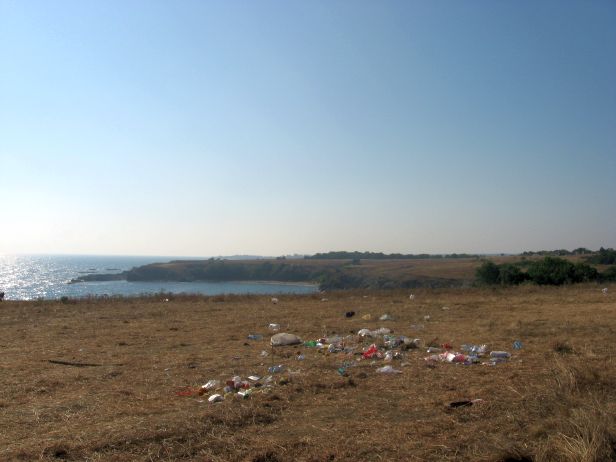 Край морския бряг, в местността  Ставро