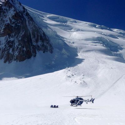 Шестима души загинаха при лавина във френските Алпи