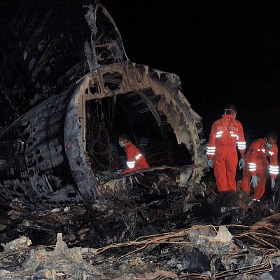 Спасители търсят оцелели сред отломките на самолета в Киргизстан