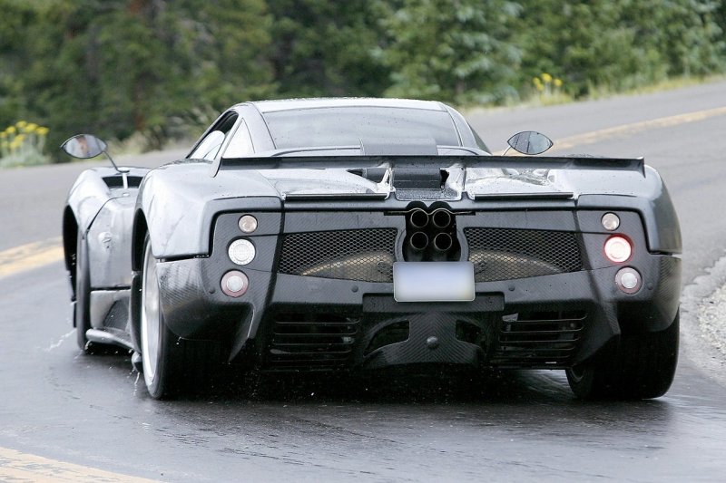 Папараци засякоха нова Pagani Zonda F