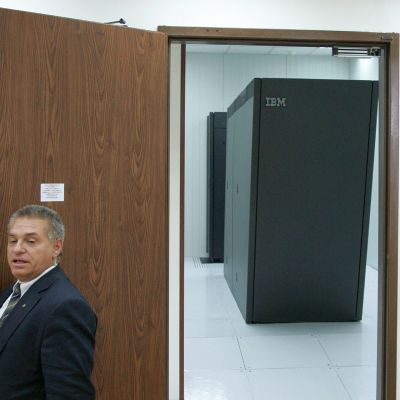 В Центъра ще бъде монтиран първият в България суперкомпютър IBM Blue Gene/P.