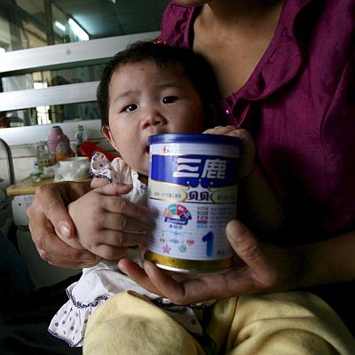 Млякото изчезна от магазините в Китай