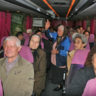 25 пенсионери от Дома за стари хора в Хасково, заедно с още 70 човека от област Кърджали отпътуваха днес на 10-дневна почивка в