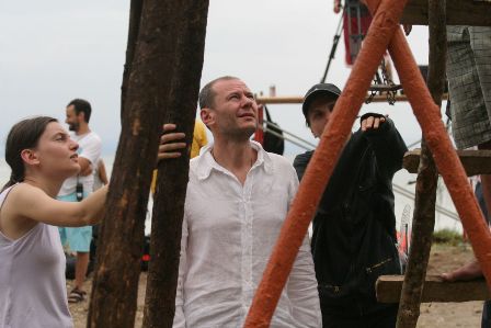 Евтим Милошев наблюдава скеле