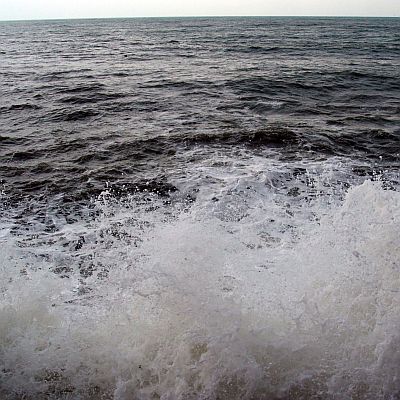 Морето настъпва към курортите