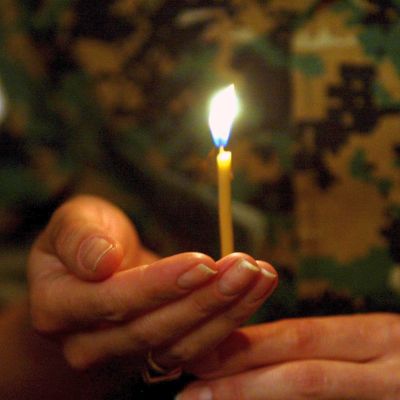 Стотици българи ще запалят “Свещ за човечност”