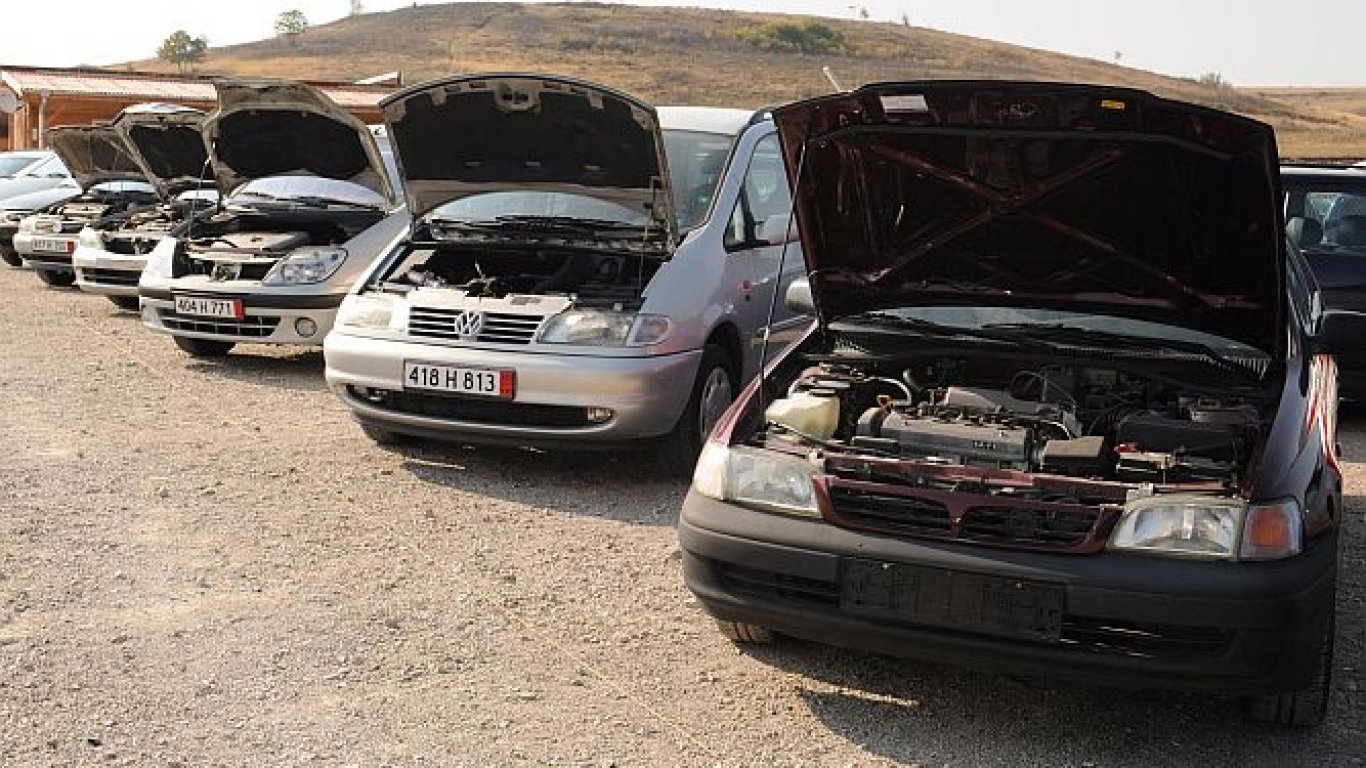 Клиенти от Западна Европа идват да купуват коли втора ръка в България, цените им скачат