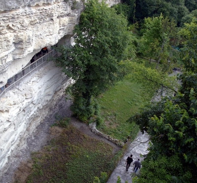 Скалният Аладжа манастир в Природен парк Златни пясъци