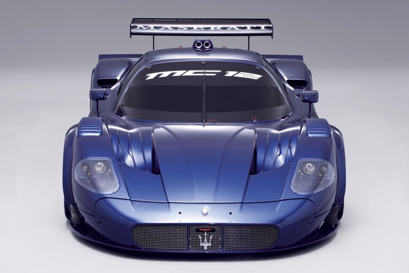 Продават на търг Maserati MC12 Versione Corse