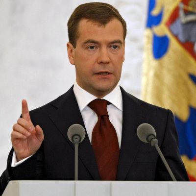 Медведев: Русия е още примитивна страна