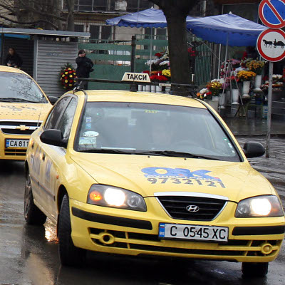 Част от таксиметровите фирми работят в картел, без действащи трудови договори