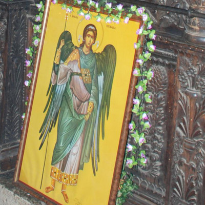 Свети Архангел Михаил символизира тържеството на доброто, светлината и справедливостта