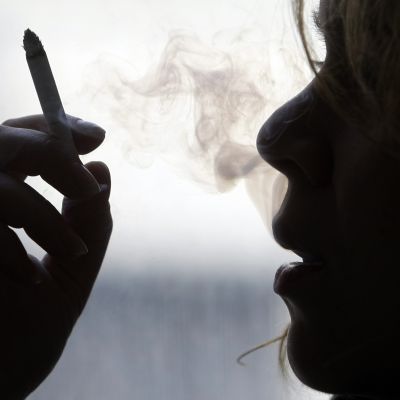 68% от българите одобряват забраната за пушене