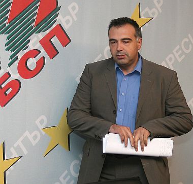Антон Кутев прогнозира, че новият кабинет ще стане заложник на ”Атака”