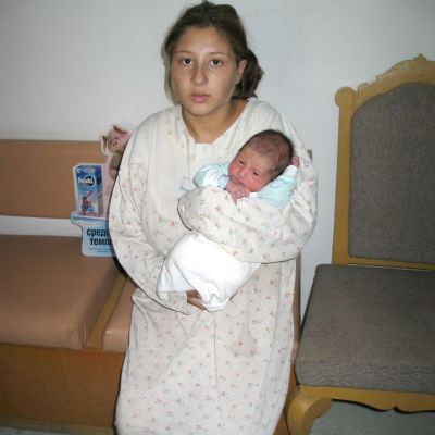 През 2008 г. 12-годишната Мата от Сливен роди бебе от 17-годишно момче