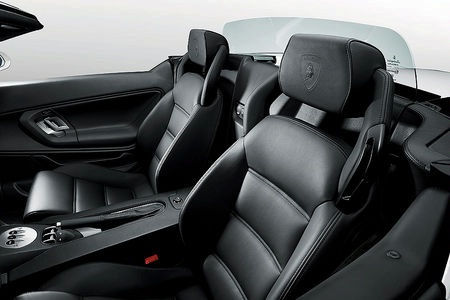 Първият Gallardo LP560-4 Spyder е продаден на търг