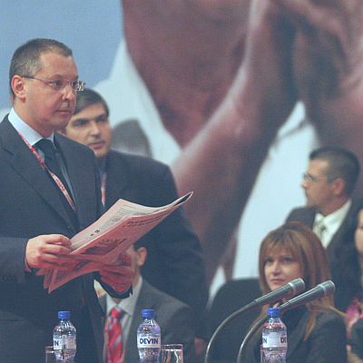Ройтерс: Рейтингът на социалистите пада