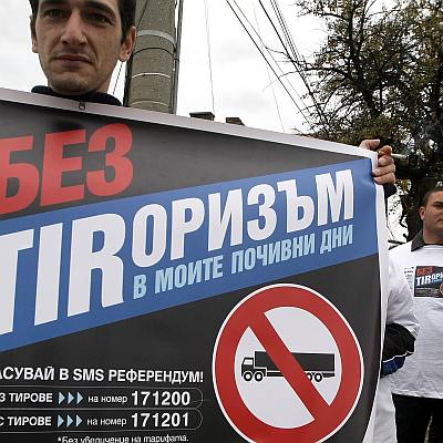 Не допуснаха камионите по Самоковско