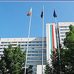 При обир раниха продавач в денонощен магазин