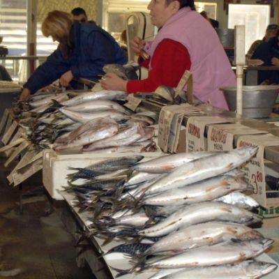 Раздават риба за Никулден в Бургас