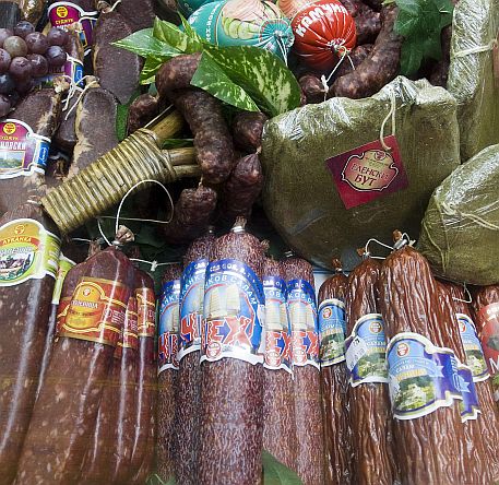 Министър: Купувайте доказани колбаси