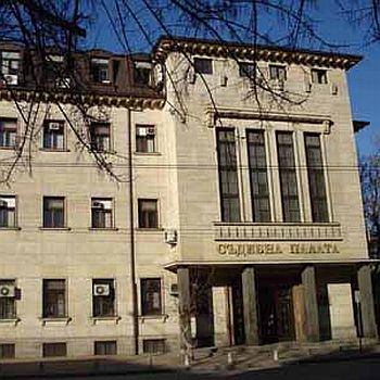 5 г. затвор за зъболекар за палеж на 3 коли