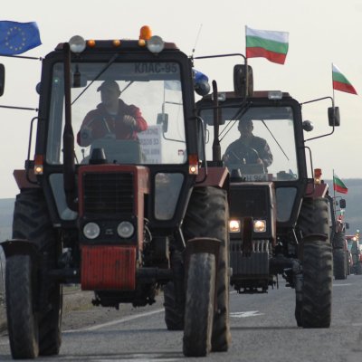 Земеделците заплашиха да блокират страната с тежка техника