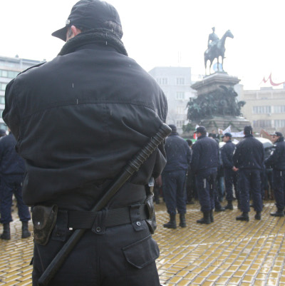 Полицейски кордон пред НС за протестите през януари