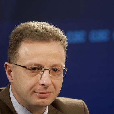 СДС и ДСБ: Първанов се държи като търговски посредник