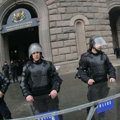 Полицаи охраняват МС