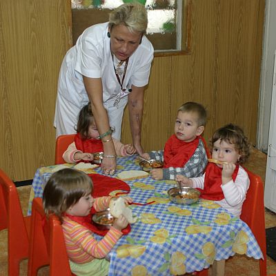 Министър Найденов: Децата ни ядат филии с не знам какво си