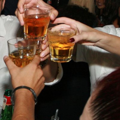 Учени: Пиенето с приятели е полезно