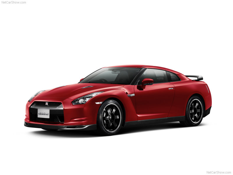 Nissan пуска пистов GT-R