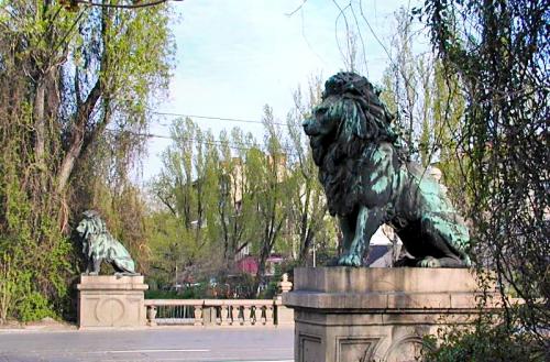 Махат лъвовете от Лъвов мост