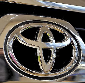 ”Тойота” откри дефект в педала за газта