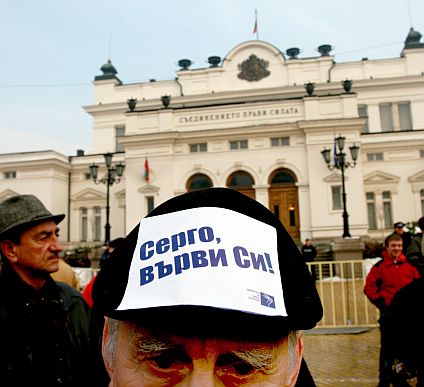 ДСБ търси истината за починал след протеста арестант