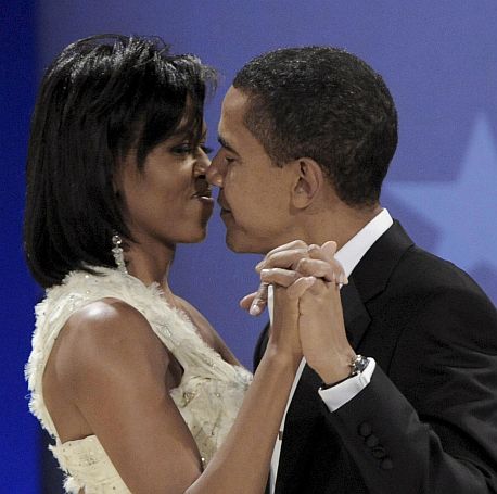 Барак и Мишел Обама танцуват на Президентския бал след встъпването му в длъжност