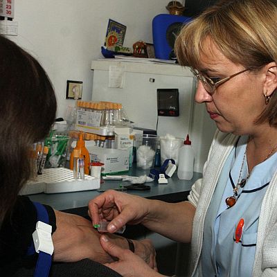 Германска студентка е шокирана, че медицинските сестри в България не слагат ръкавици, когато взимат кръв (Снимка архив)