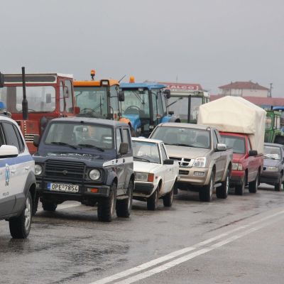 Коли и ТИР-ове пробиха блокадата
