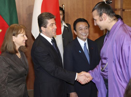 Георги Първанов се срещна с Котоошу при посещението си в Япония