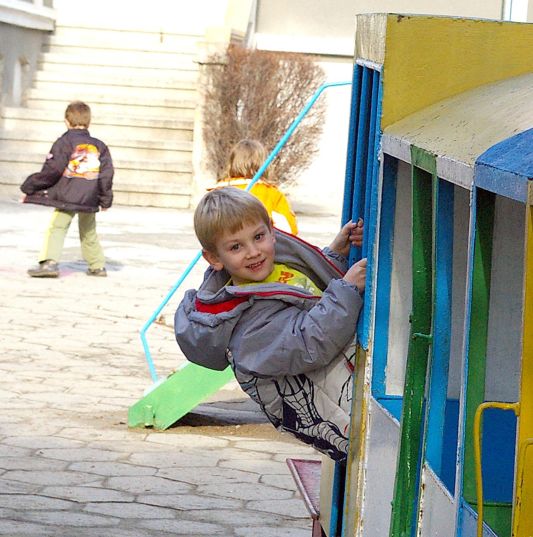 Изграждат 40 нови детски площадки в Русе