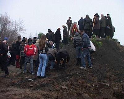 Близо 300 души от цяла България се събраха на откриването на паметника